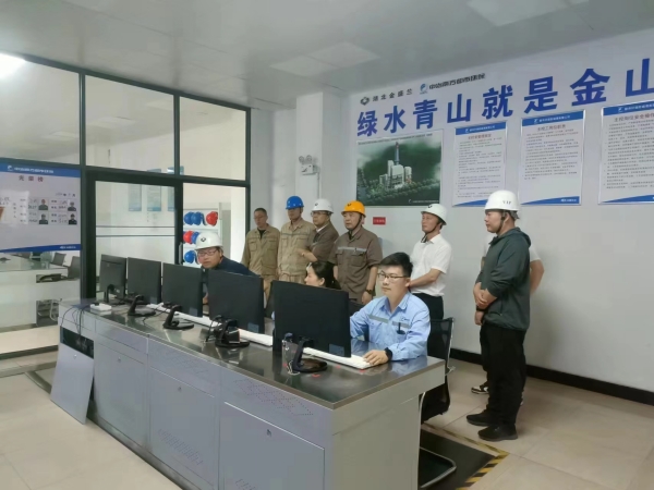 中國鋼鐵工業(yè)協(xié)會(huì)（中鋼協(xié)）專家組劉爽蒞臨燒結(jié)CFB運(yùn)營部現(xiàn)場檢查工作。.jpg